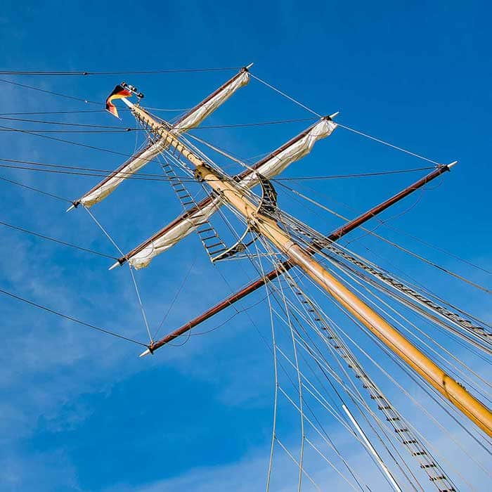 Segelschiff Weiße Düne Mast geschlossen