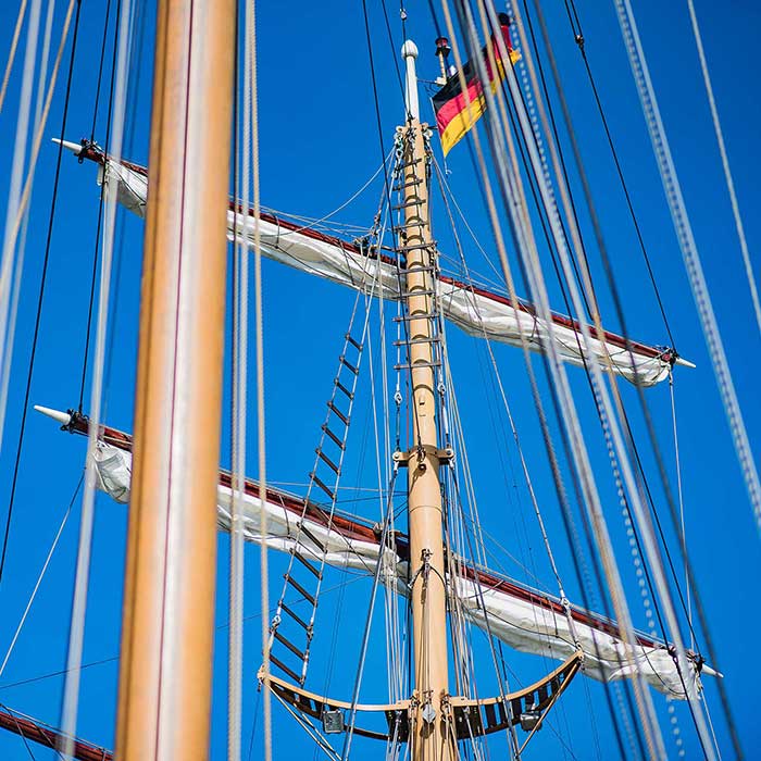 Segelschiff Weiße Düne Mast geschlossen