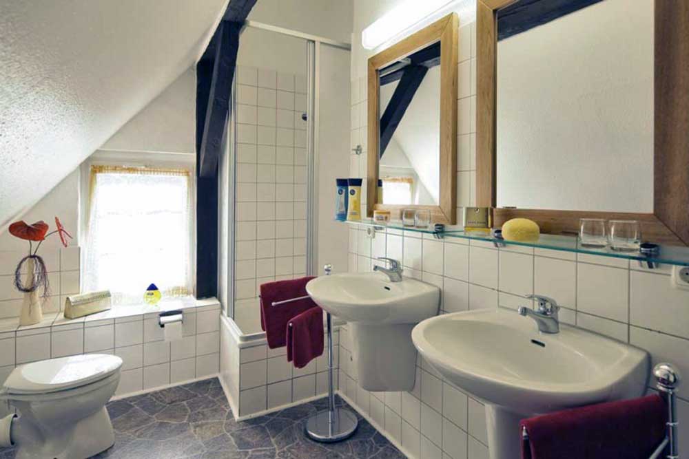 Ferienwohnung Aquamarin Badezimmer