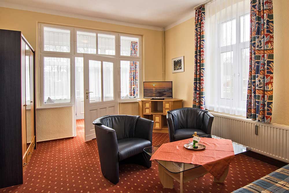 Waldrand Wohnzimmer Ferienwohnung Seebad Bansin